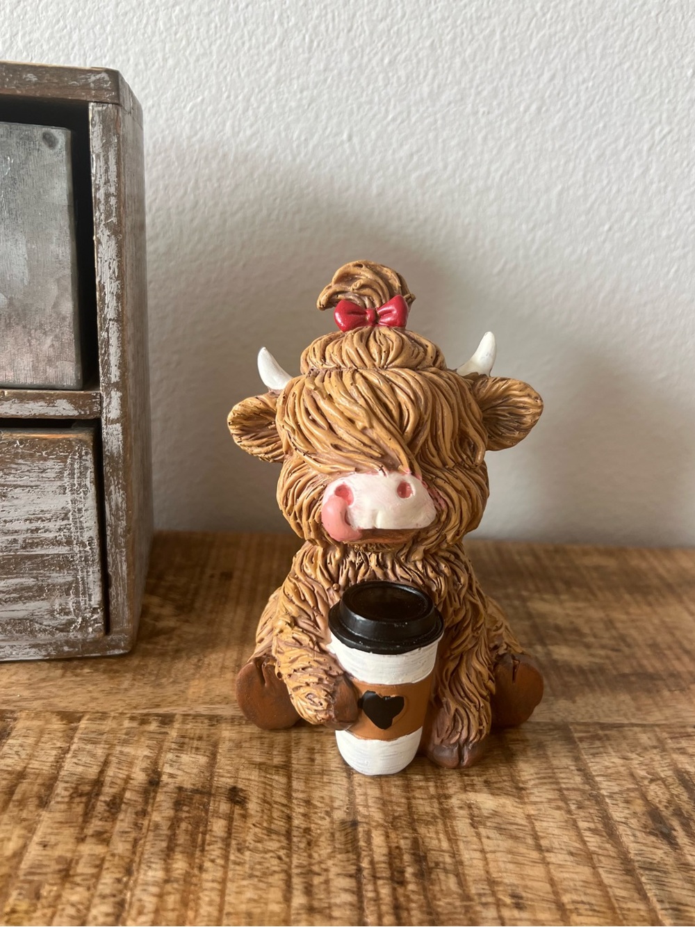 New Adorable Highland Cow Red Bow Holding A Latte - Picture 2 of 5
